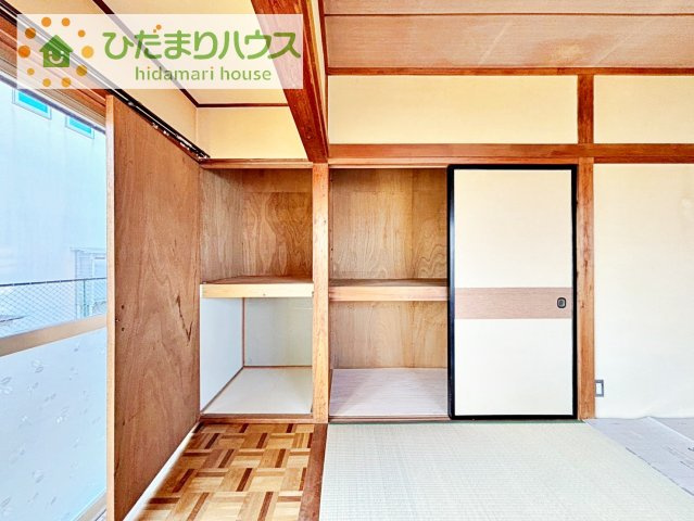 こたつや扇風機などの季節物もポンポンしまえる大容量の収納付き♪