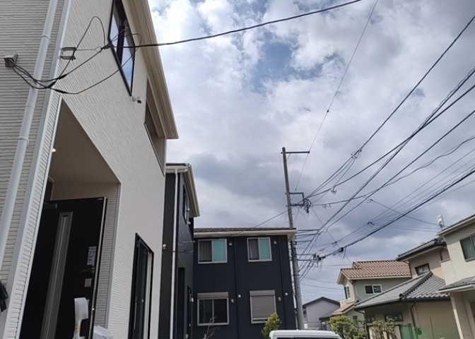 眺望を気にして物件を探す場合、前面に建物が建っていないか現地で確認しましょう！前面に建物があると景色はもちろん、日当たりや風通しにも影響が出てきます。住んだ時のことを想像しながら現地見学をしましょう。