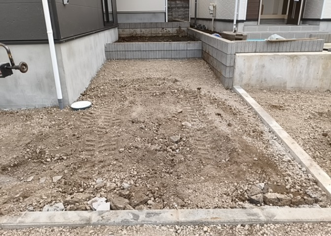 庭があることでガーデニングや家庭菜園はもちろん、こどもの遊び場やペットを放して遊ぶことができます。また、家の周囲に余裕があるということです。隣地との間があれば、十分な日当たりと、風通しが確保できます。