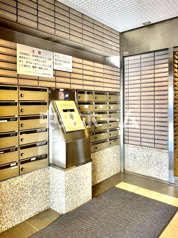 【オートロック】オートロックシステムでセキュリティ充実。当たり前ですが、安全で安心して暮らすのって大事ですよね。