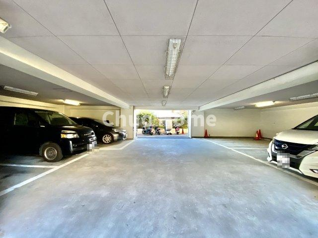 【敷地内駐車場】最新の空き状況や費用などの詳細は担当スタッフまでお問い合わせください。