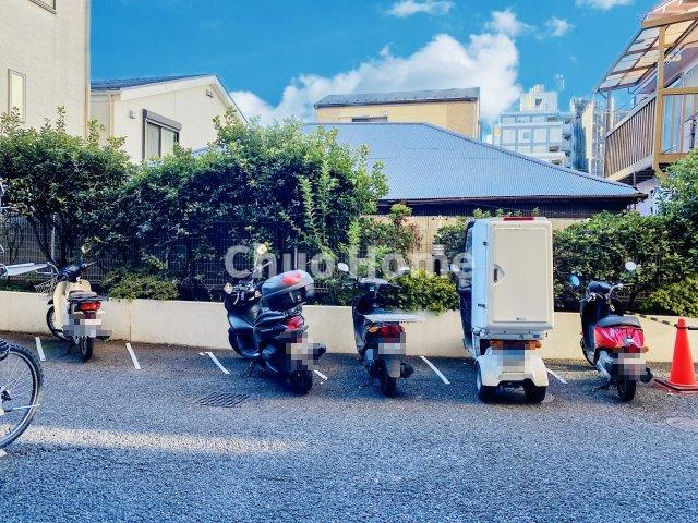 【バイク置場】最新の空き状況や費用などの詳細は担当スタッフまでお問い合わせください。