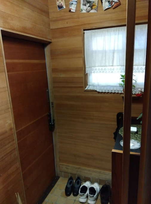 木目と小物のバランスが良く、落ち着いた印象の玄関です。