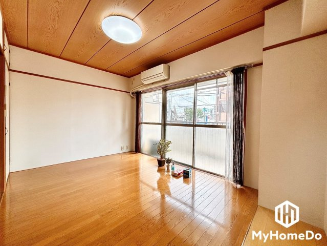 約6帖の洋室です。