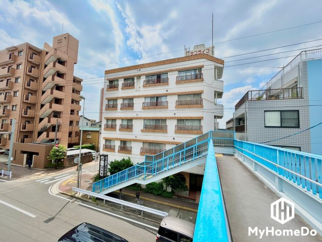 落ち着いた色合いのデザイン。