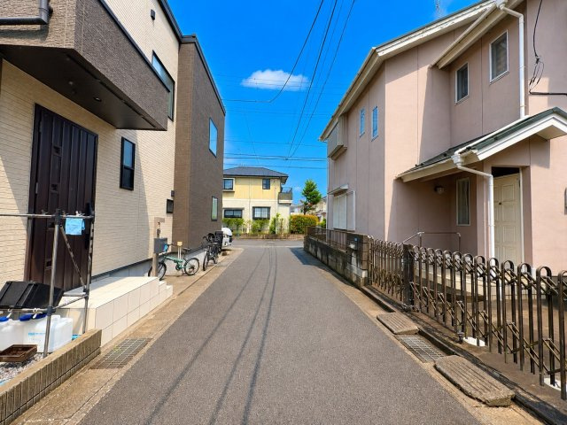 ■お好きなハウスメーカーで建築可能です！　■開放感ある南東角地！　■土地面積約30坪　■春日部市立緑小学校徒歩12分(900ｍ)・緑中学校徒歩18分(1400ｍ)
