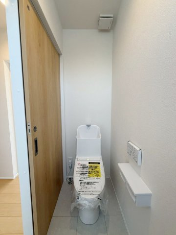 温水洗浄便座が搭載されており、快適にお過ごしいただけます。