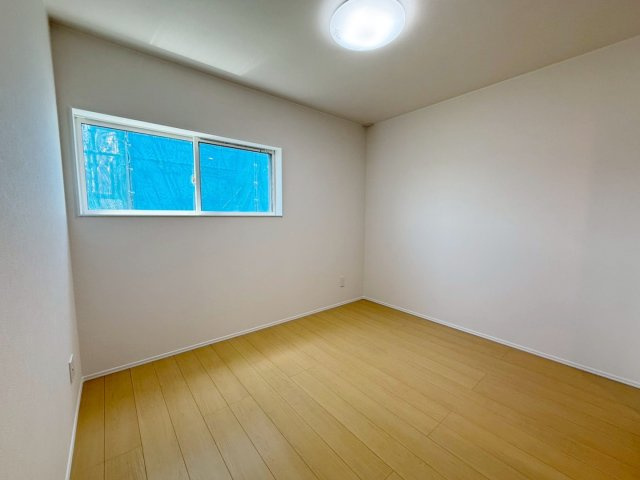 書斎や趣味部屋など、ライフスタイルに合わせ、様々な用途で使えるお部屋です。