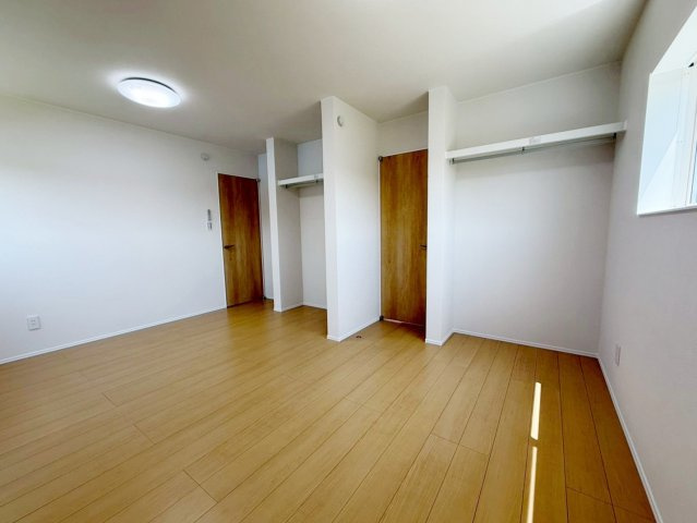 子ども部屋に好適なお部屋。内装が明るい色なのでお好みのお部屋にできます。