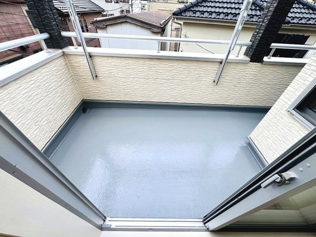 陽当・眺望良好な防水塗装済の3階のバルコニー。