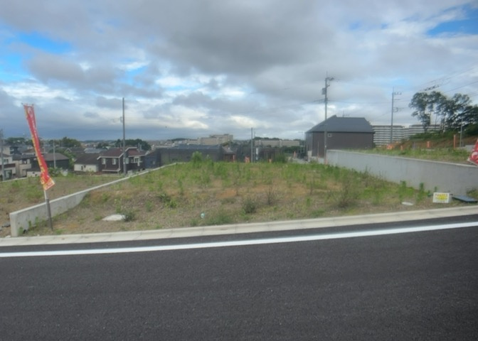 土地の形が極端に長細かったり、狭小地、あるいは道路との高低差がある傾斜地だった場合、後々売ろうとしても買い手がつかない場合もあります。後々、売却することになった時に価値の下がらない土地を選びましょう。