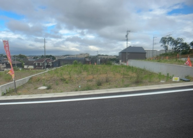 人が暮らすうえで日光は大切な要素となります。日当たりの良さは譲れないポイントですね。併せて近くに大きな建築物の建築予定がないか、あるいはそれが可能な土地が近くにないか事前に確認することもお勧めします。
