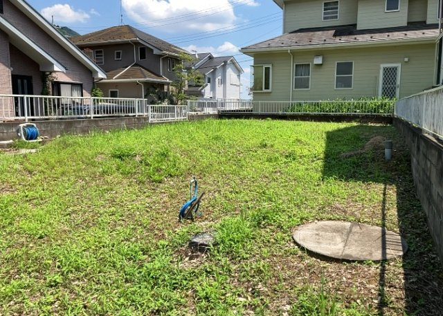 土地を買う際、住む地域の自治体や福祉の補助制度にも注目してみましょう。子供や老人の医療補助やゴミ出しのルールなど、自治体によってルールに大きな違いがあるため、暮らしやすい土地で判断するとよいでしょう。