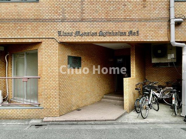 【エントランス】マンションのエントランスは、その物件の印象を決める、顔とも言える場所です。毎日通る場所ですからきれいなのが一番です。