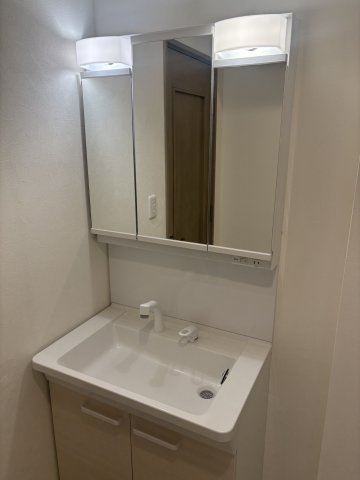 使いやすい形状の洗面台です