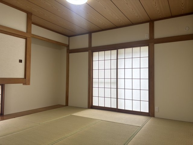 しっとりと落ち着いた雰囲気の和室です