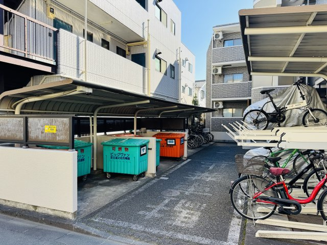 ～屋根付き駐輪スペース～