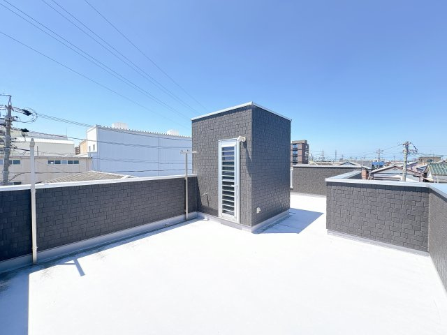 屋上のワイドバルコニー