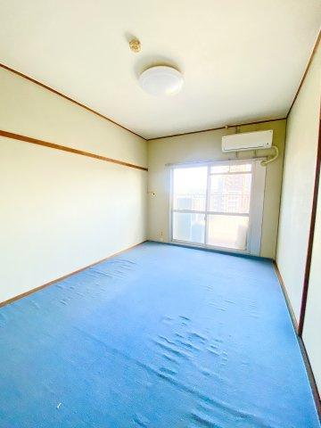 南東洋室、バルコニーからの陽当たりがいいです♪
