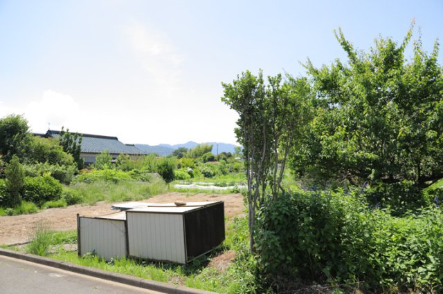 人が暮らすうえで日光は大切な要素となります。日当たりの良さは譲れないポイントですね。併せて近くに大きな建築物の建築予定がないか、あるいはそれが可能な土地が近くにないか事前に確認することもお勧めします。