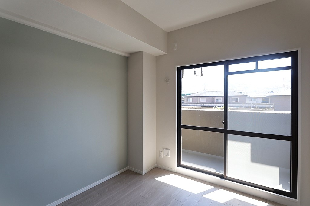【洋室2：5帖】バルコニーに面したお部屋です☆