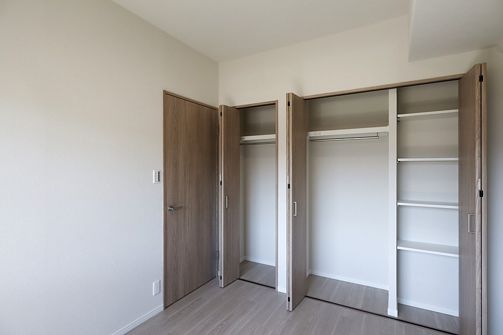 【洋室2：5帖】大容量の収納完備です♪