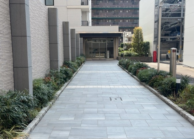 マンションのエントランスには、もともと風よけや防犯の役割がありますが、マンションによって宅配ボックスなどの設備が備わっている所もあります。日々の生活をイメージしながら生活しやすさをチェックしましょう。