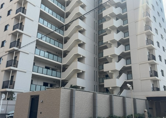 ＳＲＣ造は強度や耐震性の面でもRC造と比べて優れています。そのため、10階建以上の高層または超高層マンションなどの建築にも多く採用されています。柱や梁などのサイズが小さくても高い耐震性を確保できます。