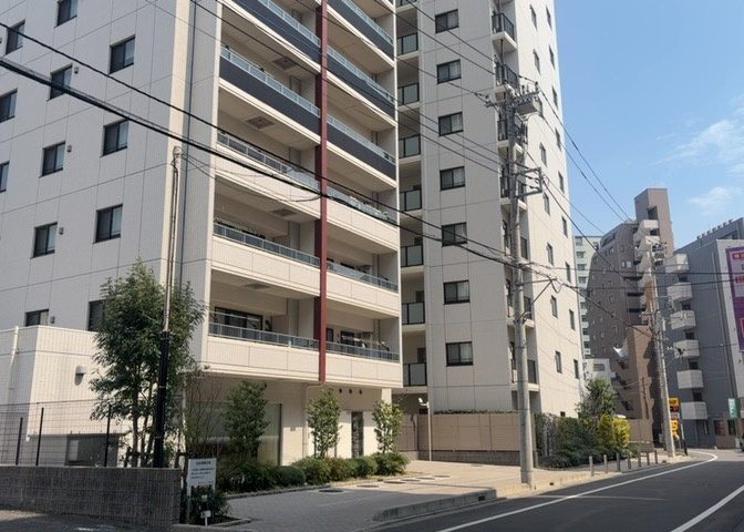 外観はマンション管理がされているかの目安になります。築年数が古いと、壁面は劣化してひび割れが生じることも！建物が古びていても細かいところが修繕されていると、きちんと管理されているなぁと感じるでしょう。