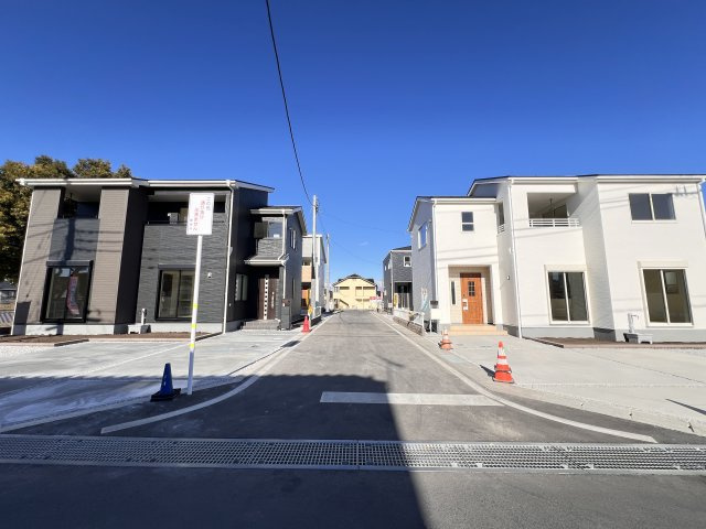 現地写真　南側接道幅員約3.2ｍ　中央側5ｍ