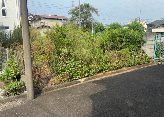 土地の面積＝住宅面積ではありません。建ぺい率の問題などで、土地のある場所によって住宅を建てられる面積は限られています。高さもしかり、「土地」という言葉の中には、建築条件も含まれると考えておきましょう。