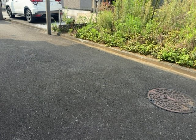 土地を買う際、住む地域の自治体や福祉の補助制度にも注目してみましょう。子供や老人の医療補助やゴミ出しのルールなど、自治体によってルールに大きな違いがあるため、暮らしやすい土地で判断するとよいでしょう。