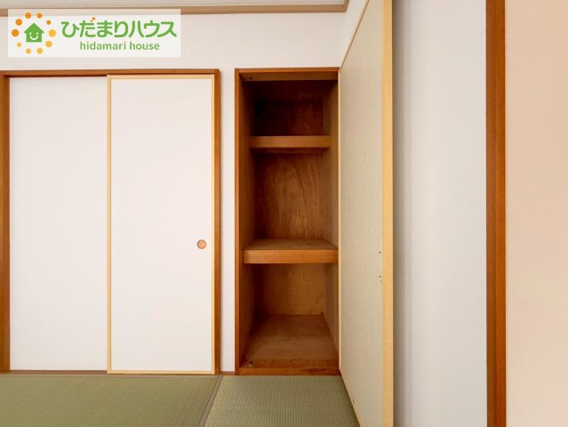 和室の収納は横開きクローゼット！　しまった物の出し入れも楽々です(^^)
