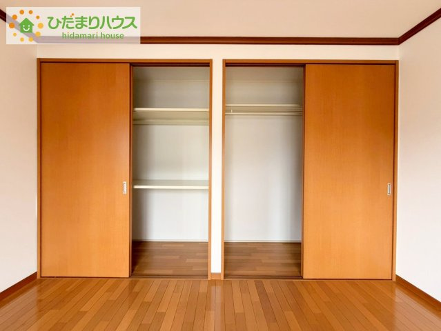 大容量のクローゼット！ハンガーパイプ付き。　洋服をかけて収納すれば、「何を持っているか」忘れることもありません！