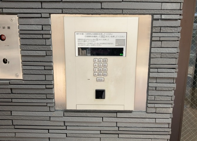 当然のことではありますが、オートロックやセンサーライト、ホームセキュリティーなどの防犯設備があれば、小さいお子様がいるご家庭も安心ですよね！まず物件購入の際は、防犯設備もチェックするようにしましょう。