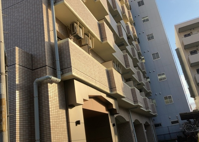 ＳＲＣ造は強度や耐震性の面でもRC造と比べて優れています。そのため、10階建以上の高層または超高層マンションなどの建築にも多く採用されています。柱や梁などのサイズが小さくても高い耐震性を確保できます。
