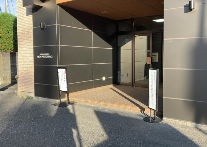 共用部分は、一棟の建物に住む区分所有者全員が共同で所有するとし、共用部分の管理、補修などは、区分所有者で形成される管理組合が行います。個人の判断で勝手に変更することはできませんので覚えておきましょう。