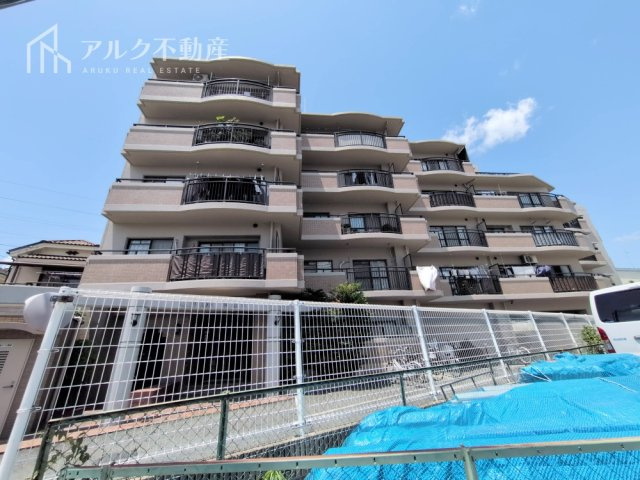 鉄筋コンクリート造陸屋根6階建