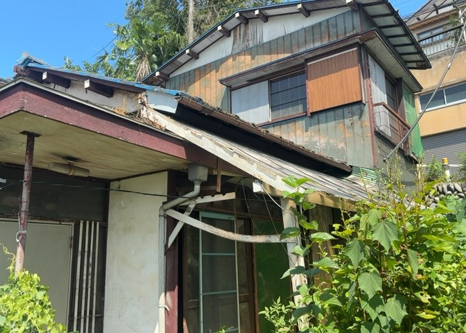物件の詳細については、現地を見てわかること以外に、役所や法務局などで調べないとわからないことがあります。そのため、現地に行く場合は、もしこの物件を買ったらどのような生活ができるかをイメージしましょう。