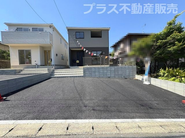 現地写真。プラス不動産販売なら、現場の全ての棟をまとめてご見学頂けます。