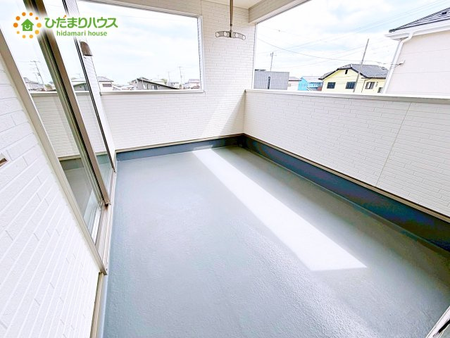 広々としたバルコニーは、大量の洗濯物を干しても余裕！お布団だって、家族全員分をいっきに干せますね(^O^)