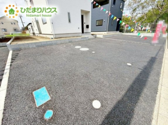 時間がない時もらくらくと車の出し入れができる並列駐車場を完備！！