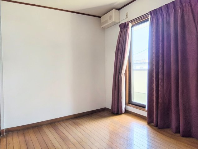 2F6帖の洋室。ベランダ直結の洋室は、洗濯物の出し入れもスムーズな動線です。
