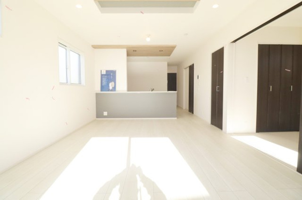 【郡山市安積荒井２丁目　　　１号棟　　　安積第１小学校、安積中学区の居間】