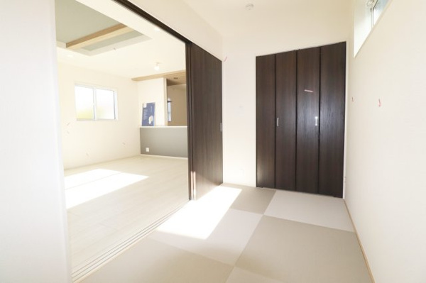 【郡山市安積荒井２丁目　　　１号棟　　　安積第１小学校、安積中学区の和室】