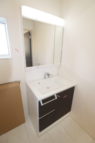 【郡山市安積荒井２丁目　　　１号棟　　　安積第１小学校、安積中学区の独立洗面台】