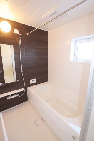 【郡山市安積荒井２丁目　　　１号棟　　　安積第１小学校、安積中学区の浴室】