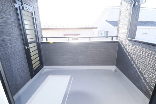 【郡山市安積荒井２丁目　　　１号棟　　　安積第１小学校、安積中学区のバルコニー】