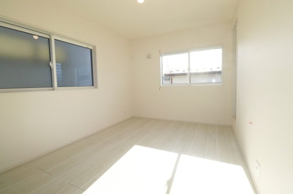 【郡山市安積荒井２丁目　　　１号棟　　　安積第１小学校、安積中学区の洋室】