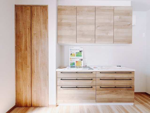 ■キッチン｜大きなお鍋や調理用具のも出し入れラクラクな収納がたっぷり！毎日使う場所だからこそ、無理のない姿勢で作業できるのは嬉しいポイントですね(*＾＾*)♪